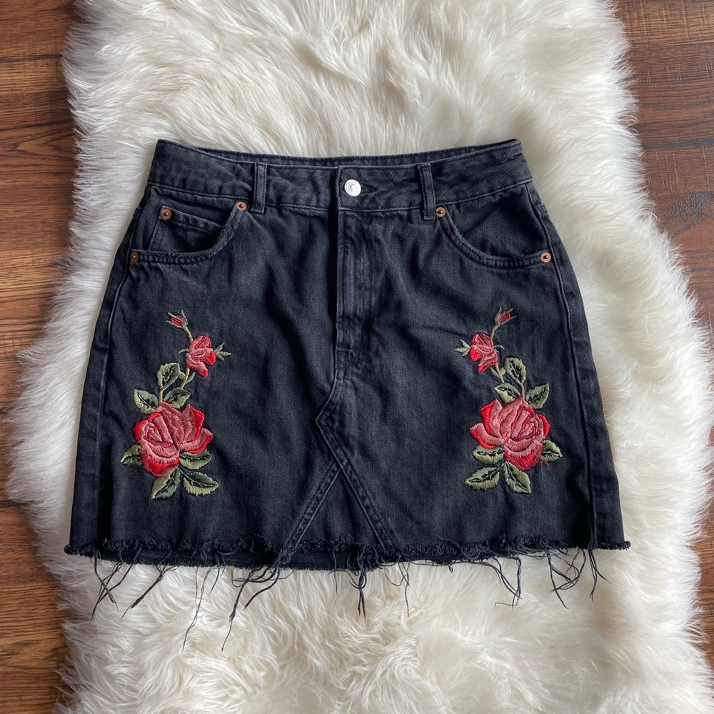 Topshop rose embroidered black jean skirt